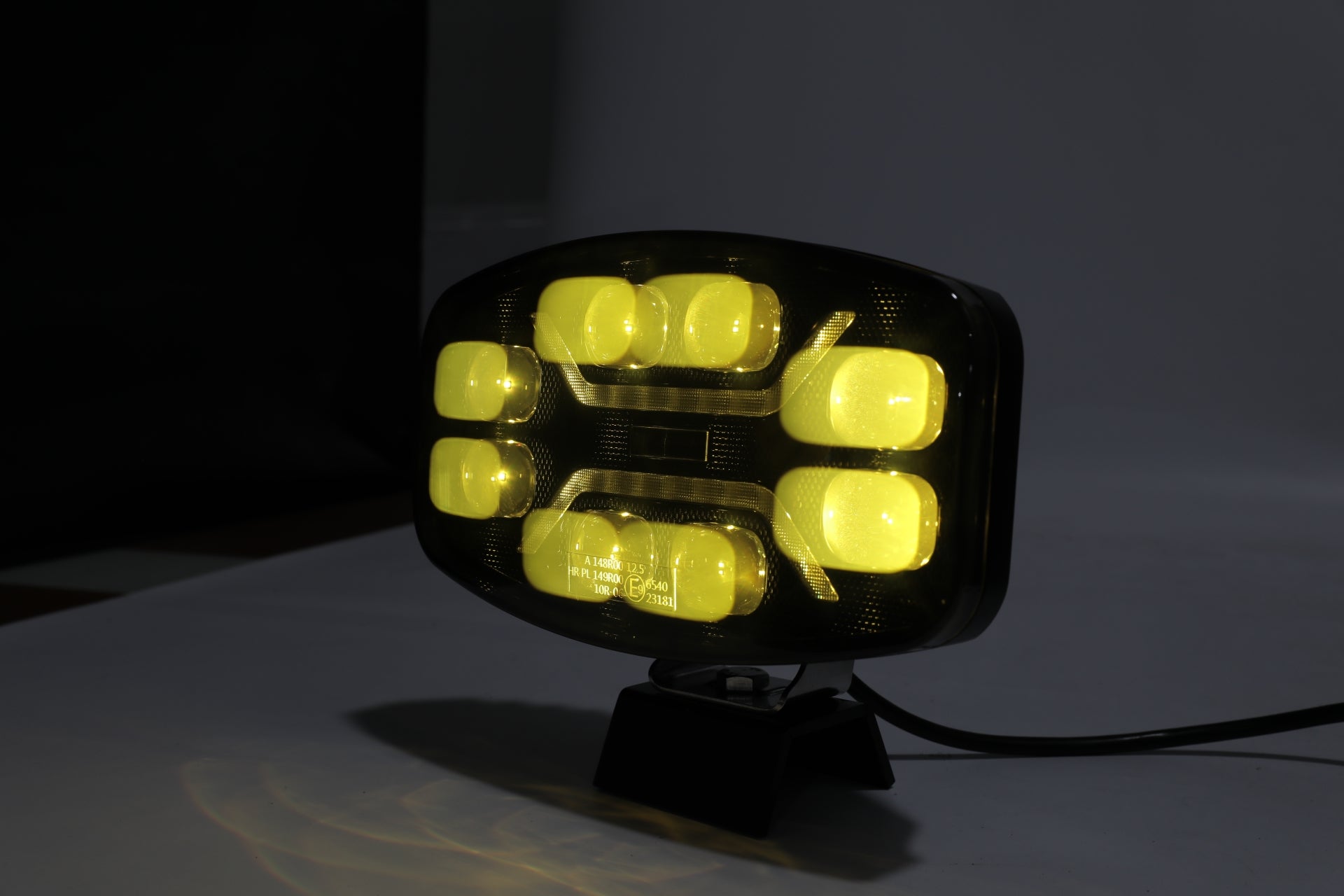 LED Халоген Фар DRL бяла/жълта светлина - Опушен - 12-24V за джип, камион, агротехника и др.