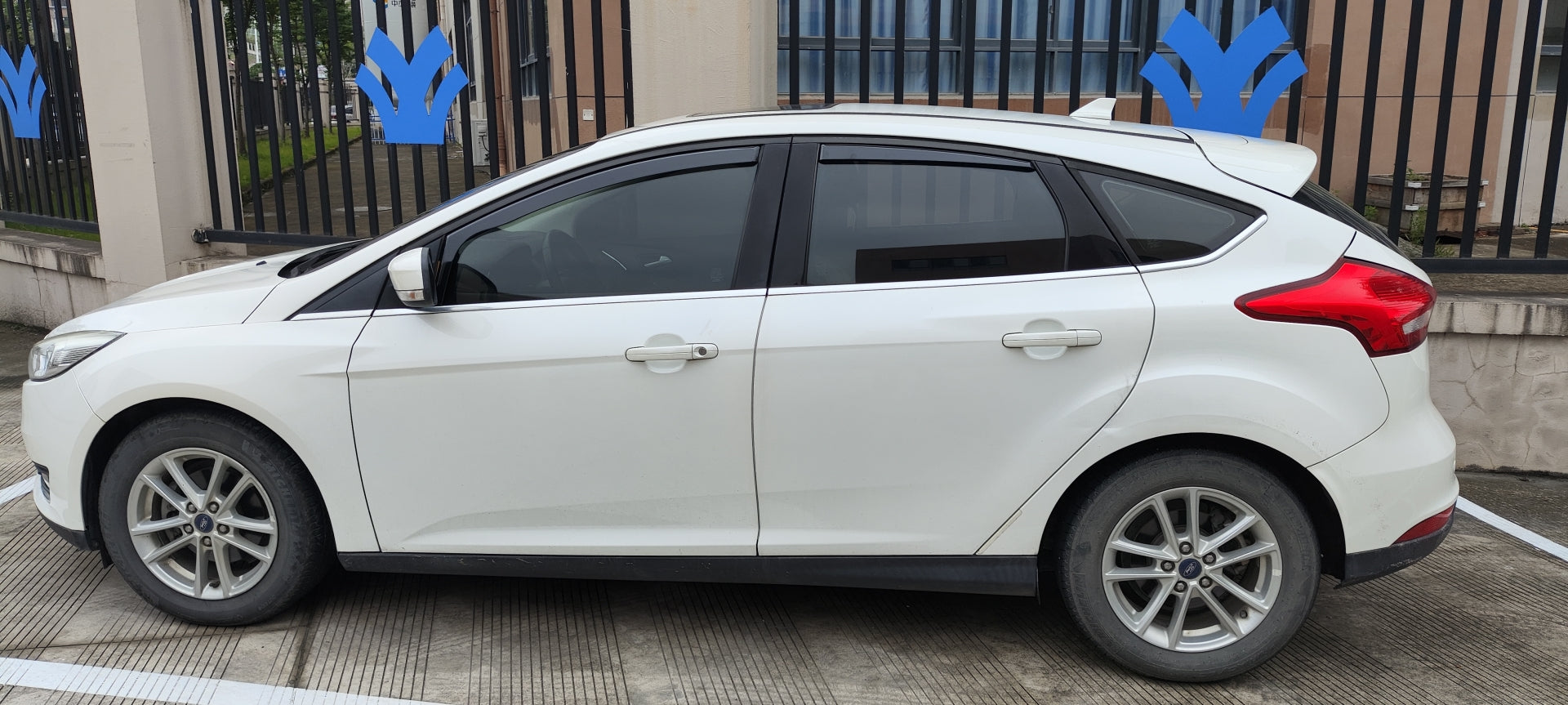 Комплект от 4бр. ветробрани за FORD FOCUS MK3 4/5 врати 2011-2018