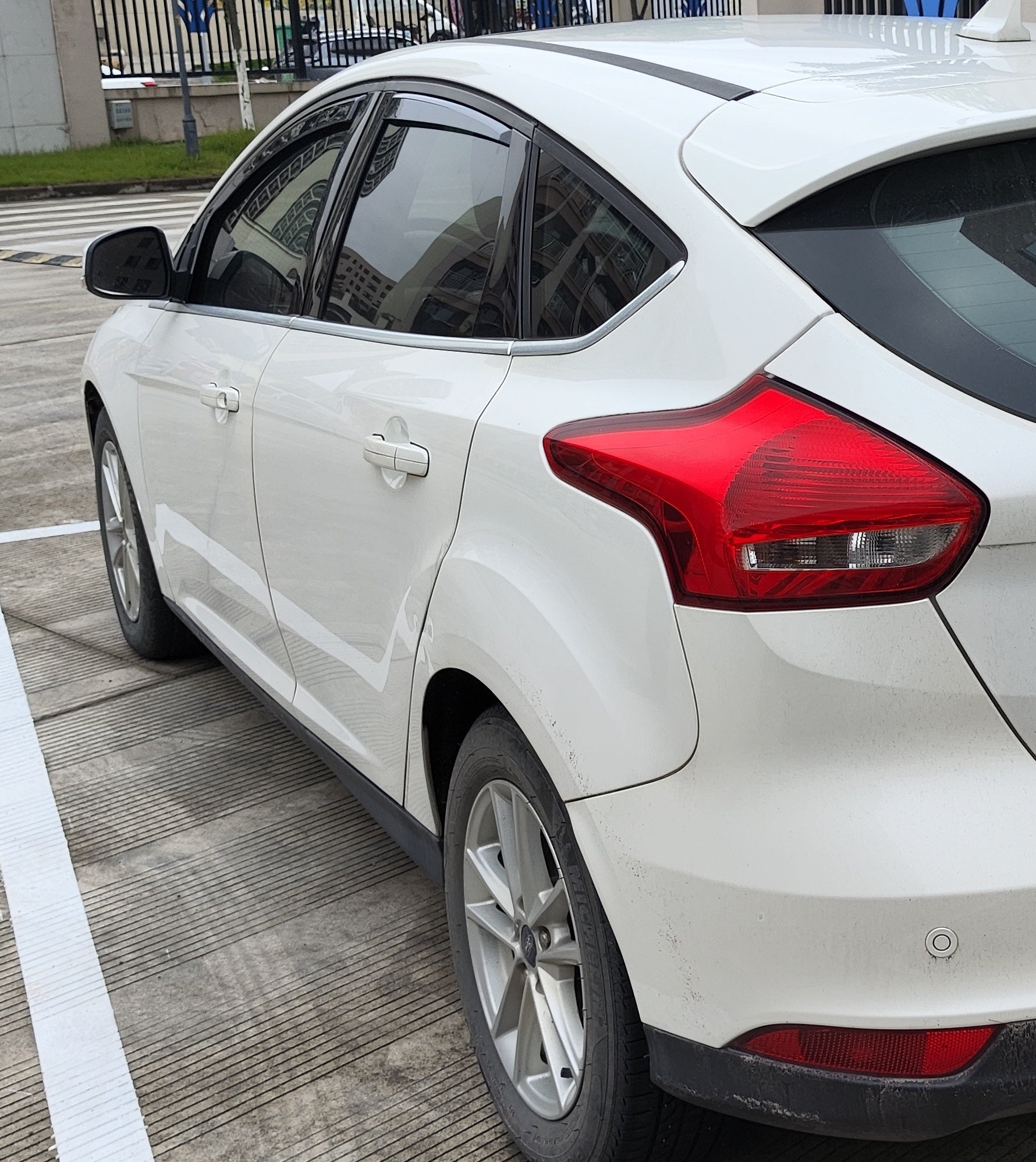 Комплект от 4бр. ветробрани за FORD FOCUS MK3 4/5 врати 2011-2018
