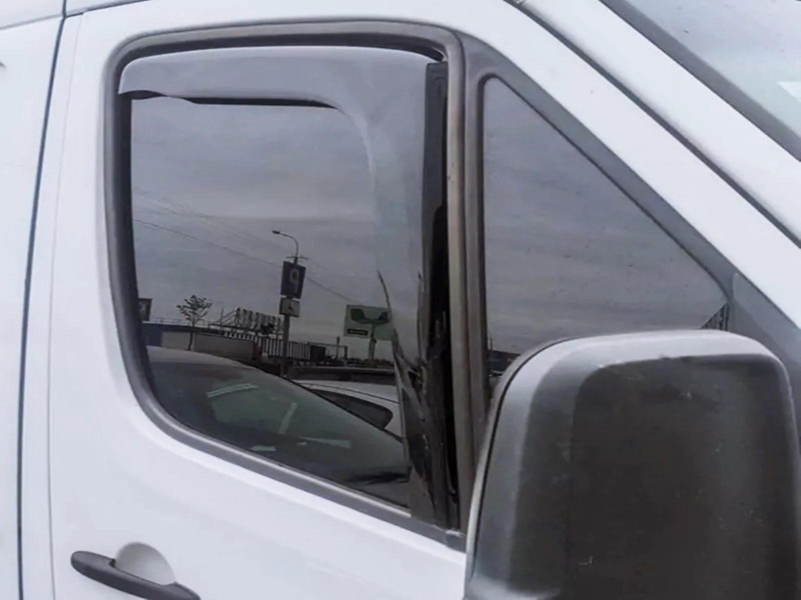 Комплект от 2бр. ветробрани за Mercedes Sprinter MK2 W906 / VW CRAFTER MK1 2006-2018