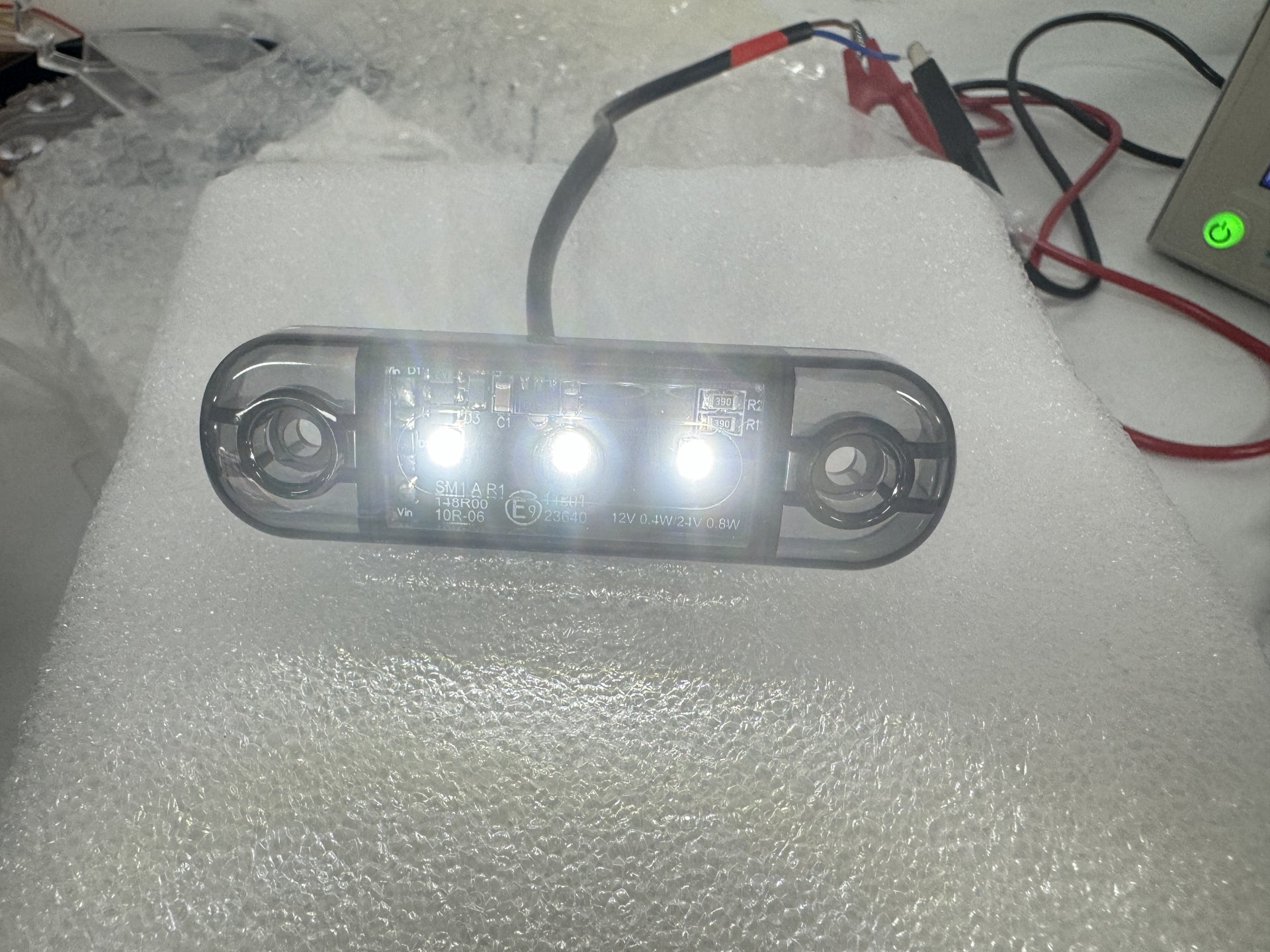 LED Диоден Габарит Маркер бял с тъмно опушено стъкло Е-Mark 12V-24V с 30см кабел