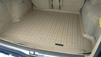ГУМЕНА СТЕЛКА ЗА БАГАЖНИК ЗА PASSAT B5 (1996-2005) КОМБИ - БЕЖОВА