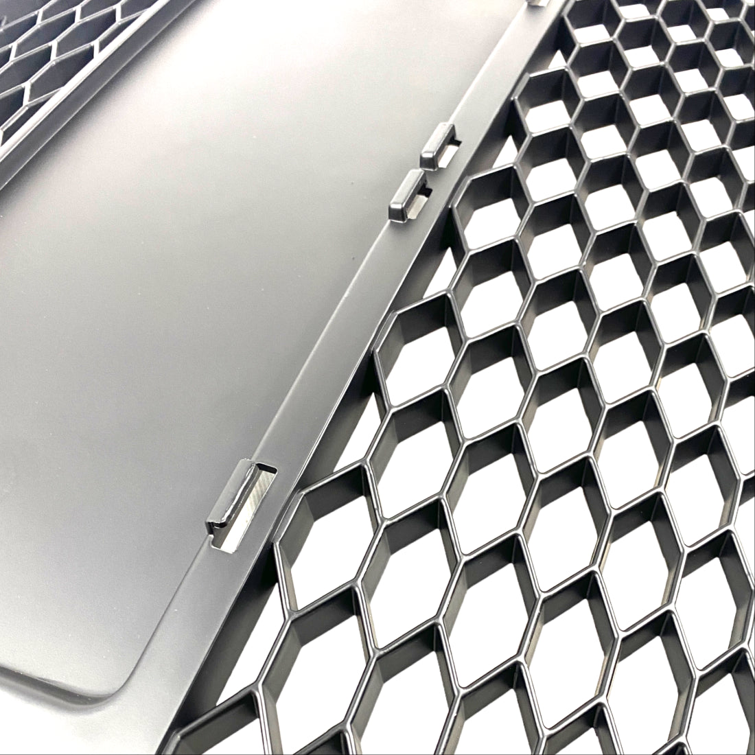 Решетка без емблема за Audi A6 4F (2004-2008) - черна RS Look