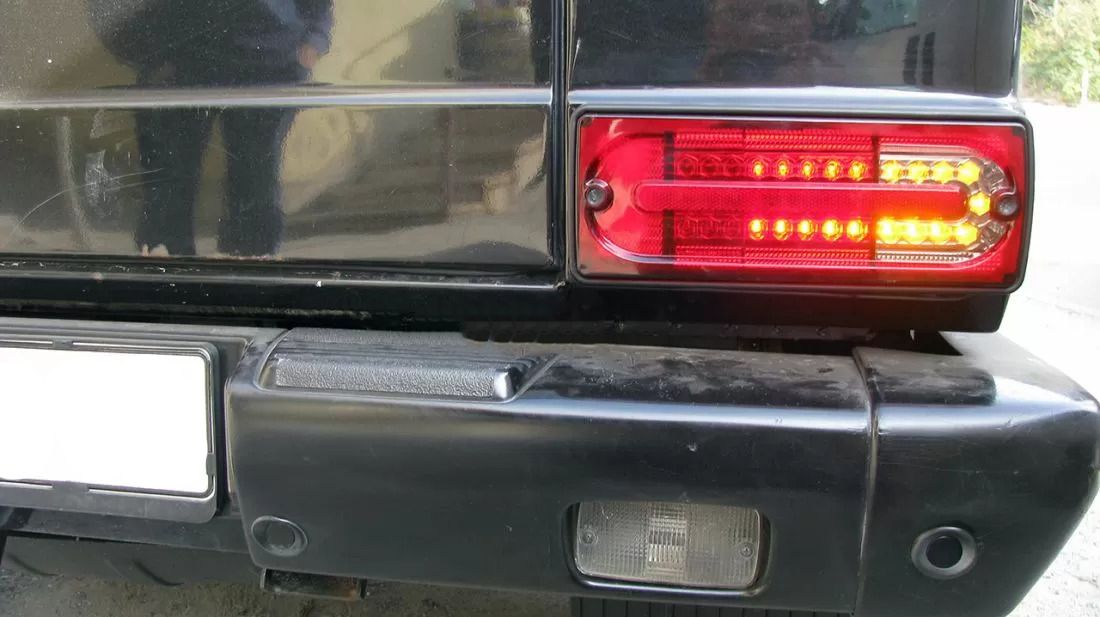Диодни стопове за Mercedes W461/W463 G-CLASS (1990-2012) - с опушен мигач