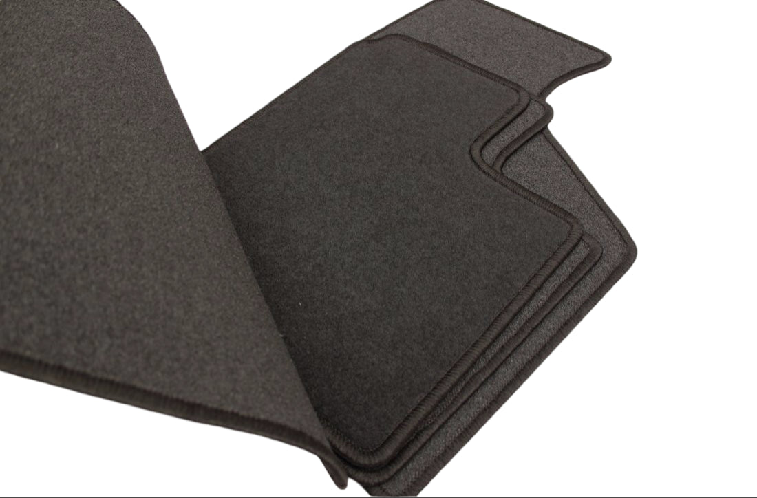 Мокетни стелки за Suzuki Ignis (2003-2008)