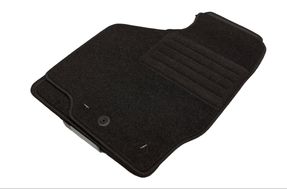 Мокетни стелки за Suzuki Ignis (2000-2003)