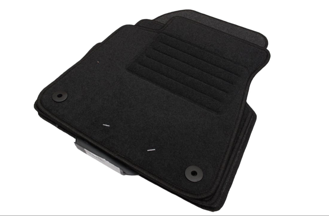 Мокетни стелки за Audi A8 D4 (2010+) къса база