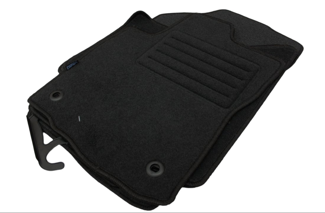 Мокетни стелки за Toyota Hilux (2016+)