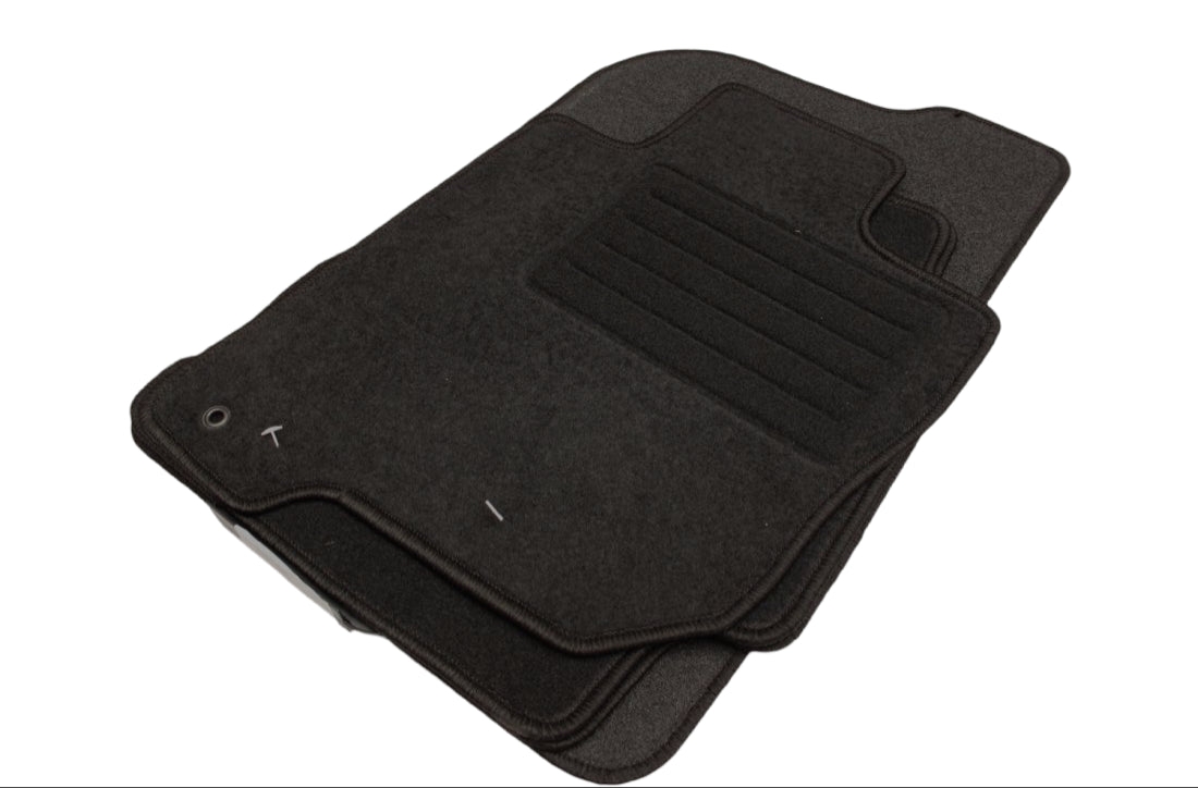 Мокетни стелки за Mitsubishi L200 (2006+)