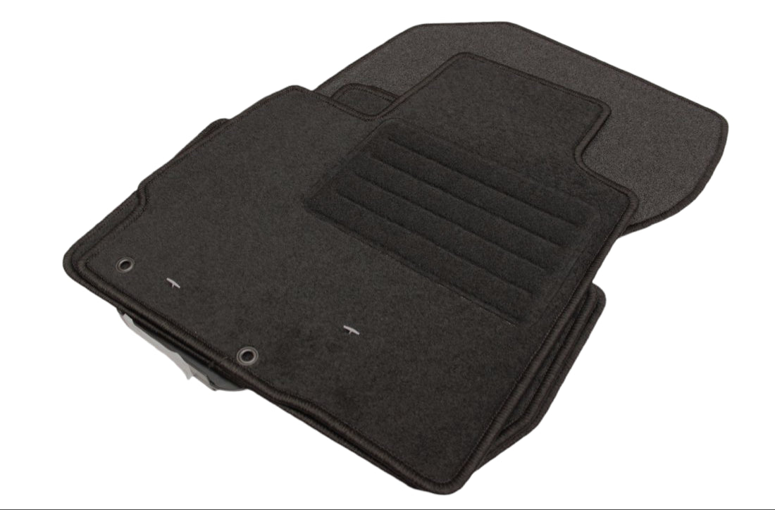 Мокетни стелки за Mitsubishi Outlander (2012+)