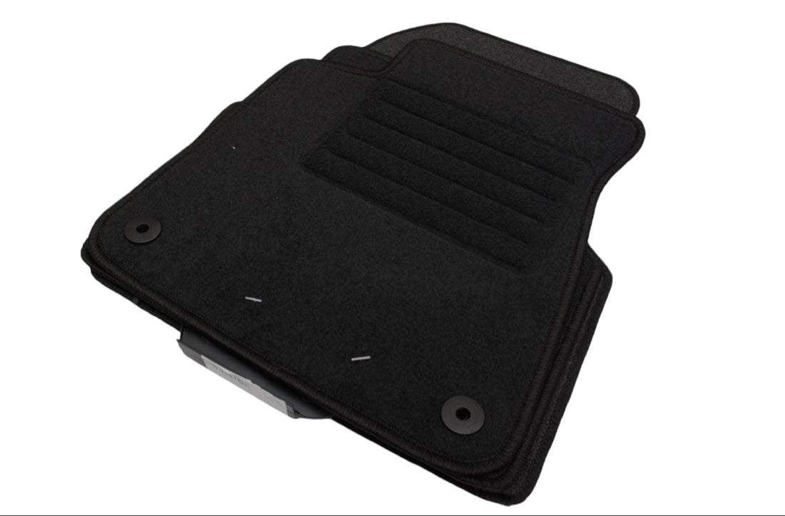 Мокетни стелки за Audi A8 (2010+) дълга база