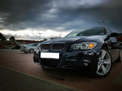 Предна Броня за BMW E90 седан и комби (2005-2008) - M-Tech с отвори за пръскалки