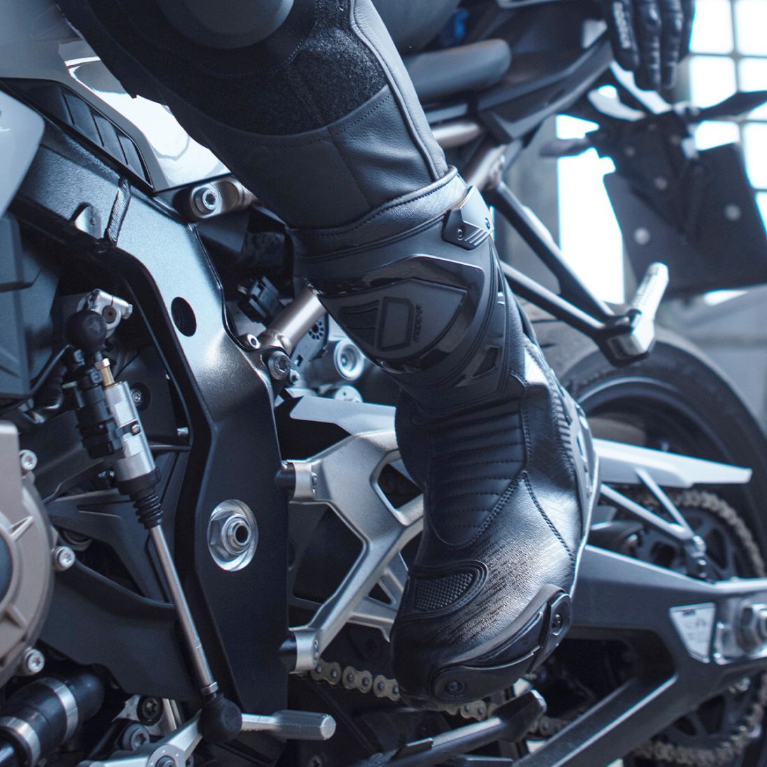 БОТУШИ MODEKA YRON BLACK