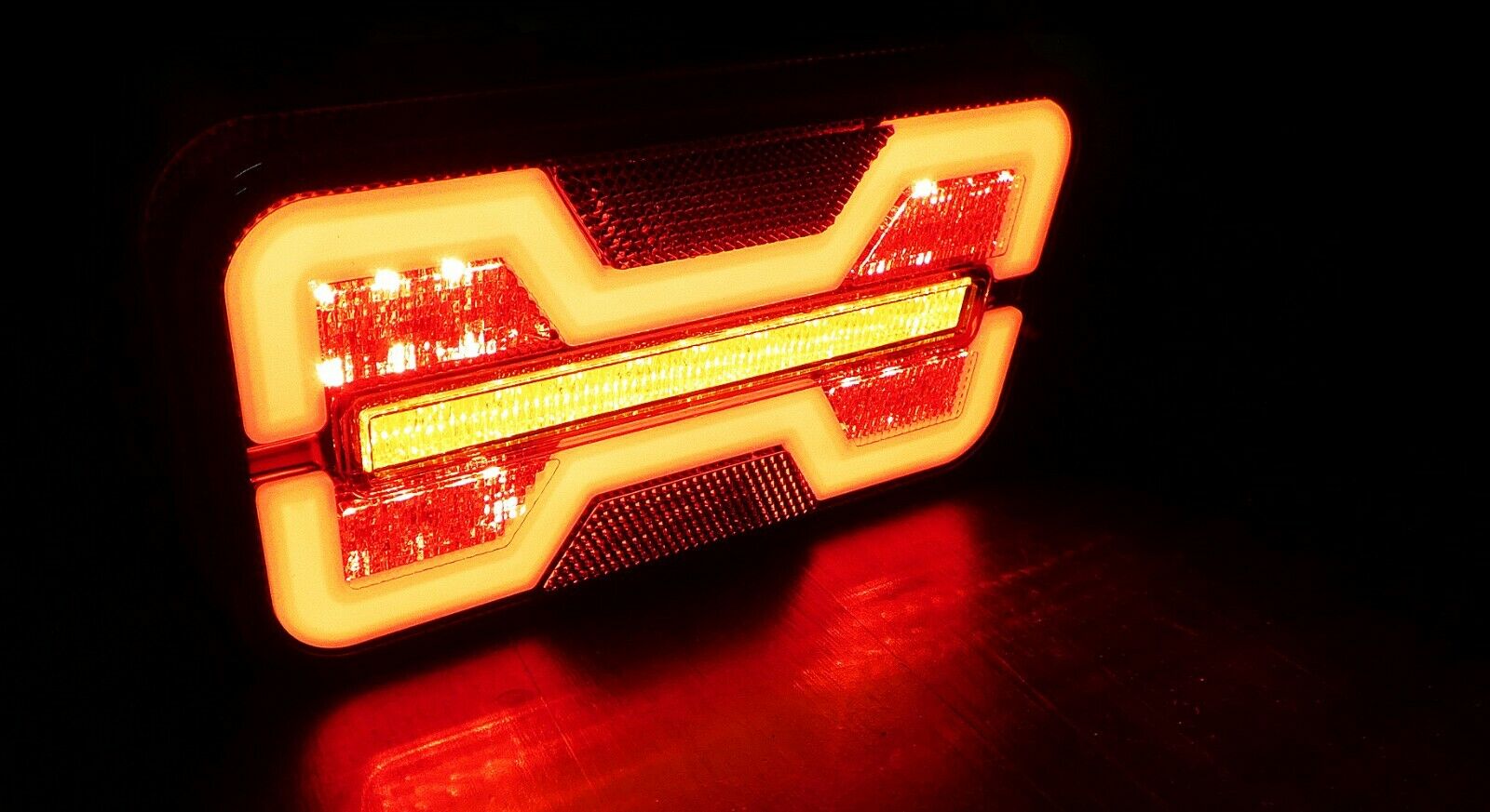 Комплект LED Лед Диодни Стопове, Ляв и Десен, Неон Ефект, Динамичен Бягащ Мигач, 12V - 24V, E-Mark