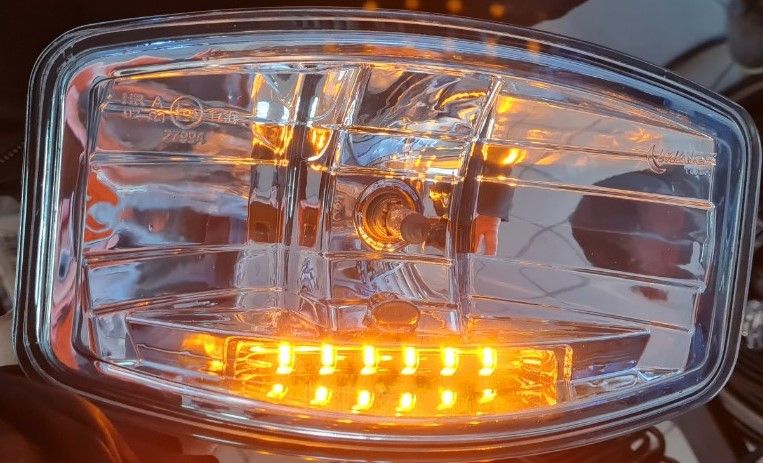 Комплект от 2 броя Халогени Фарове 12V-24V с крушка H7 + 6 ЖЪЛТИ LED габаритни светлини E-Mark За Камион Трактор Багер Земеделски Машини и др.
