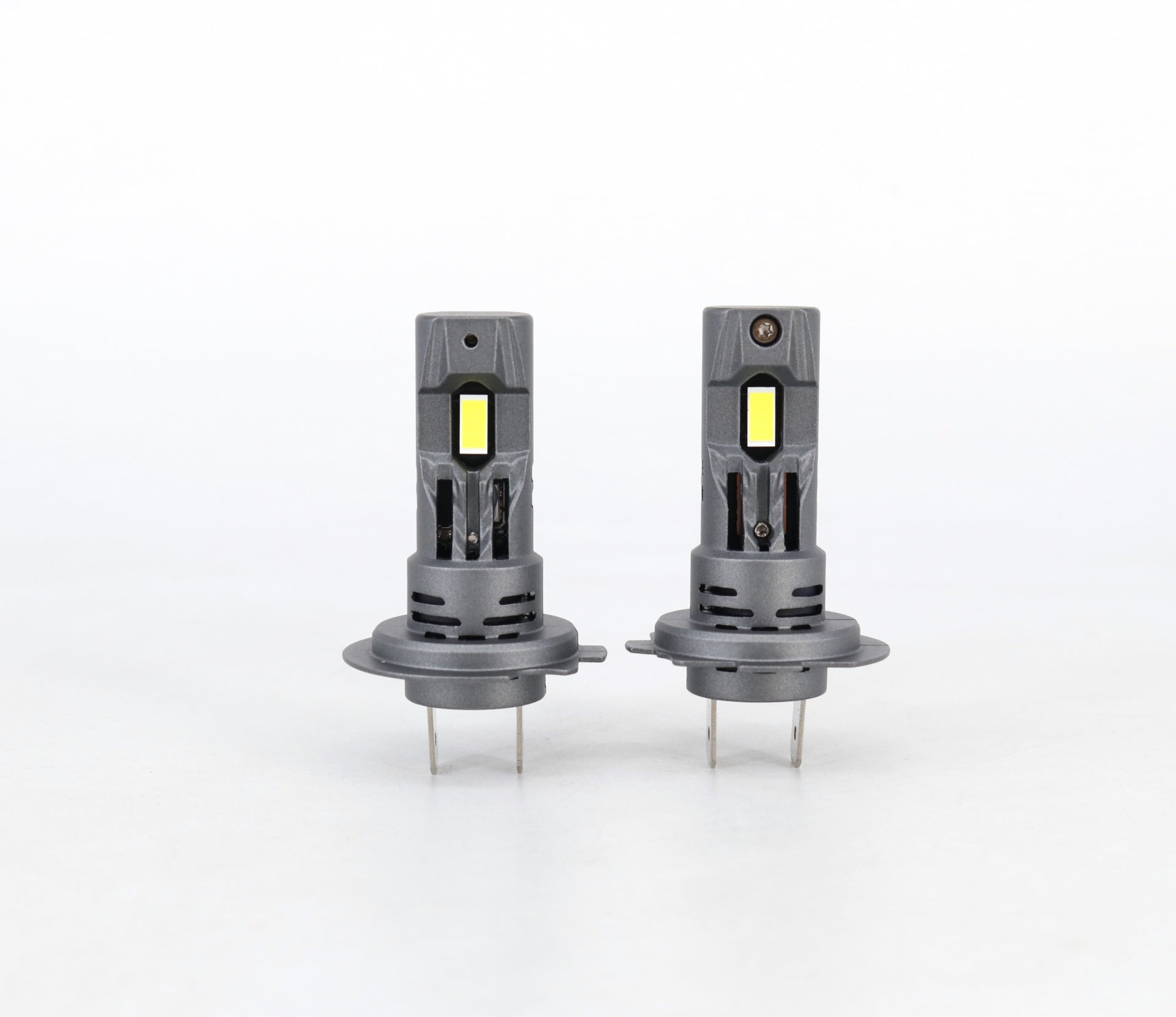 Комплект от 2 броя Умалени Мини Лед Led Диодни Крушки E4S H7 H18 Х7 Х18 12V 50W 15000lm за Автомобил Мотоциклет Трактор Камион Бус и др.