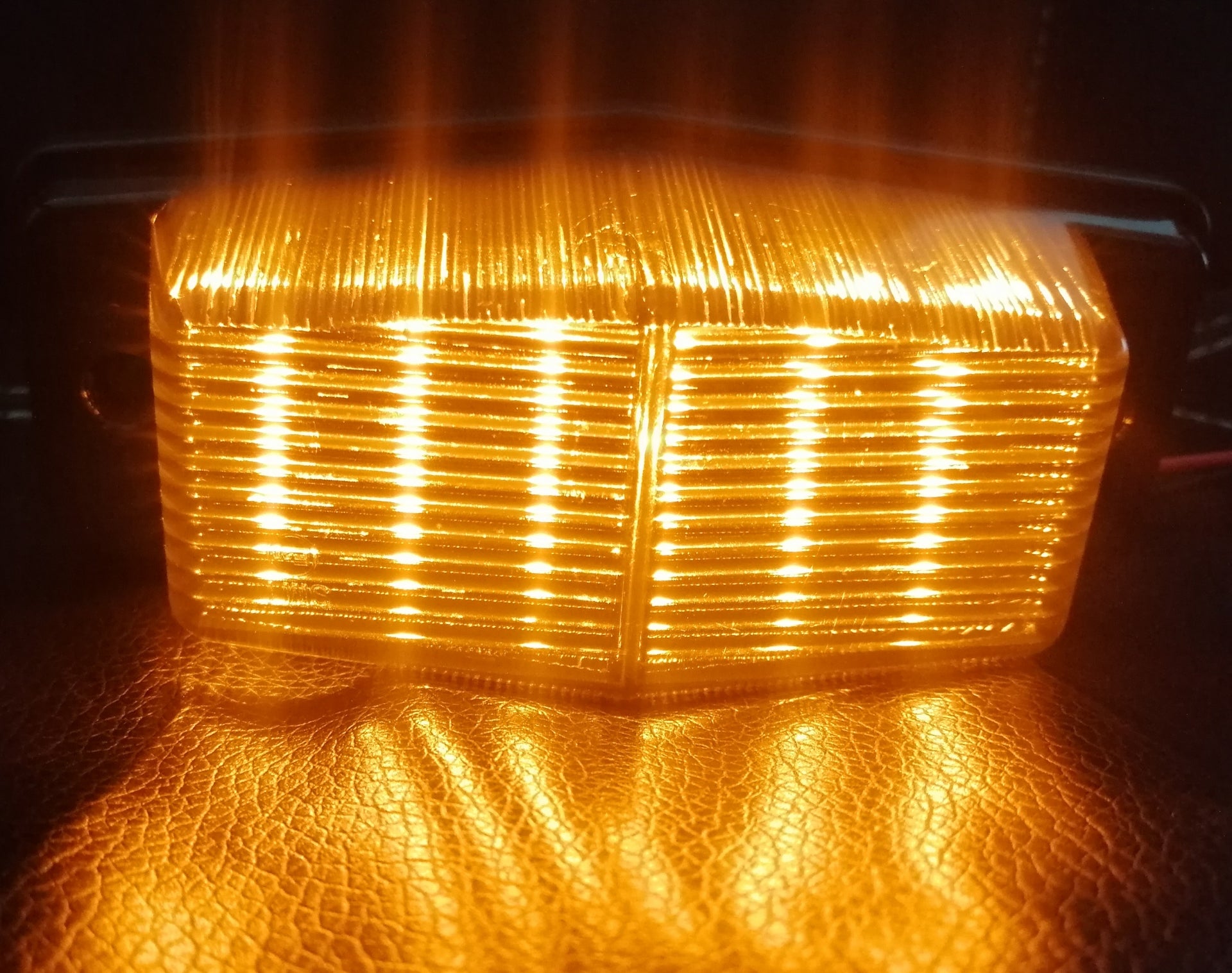 Комплект от 2 бр LED Лед Диоден Габарит Мигач с двойно опушено стъкло 12 Диода 12V - 24V Камион Трактор Багер Селскостопански Машини