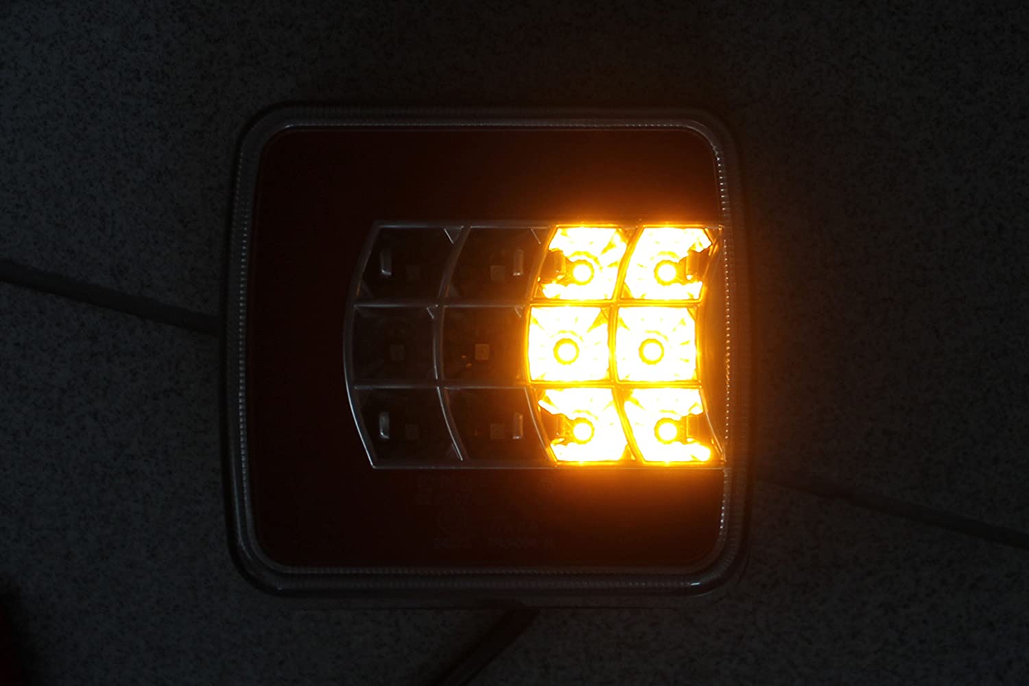 Комплект Стопове Задни Свeтлини С Крушка 12v Подходящи За Бус Камион Ремарке Караванa Платформа Със Сертификат E4