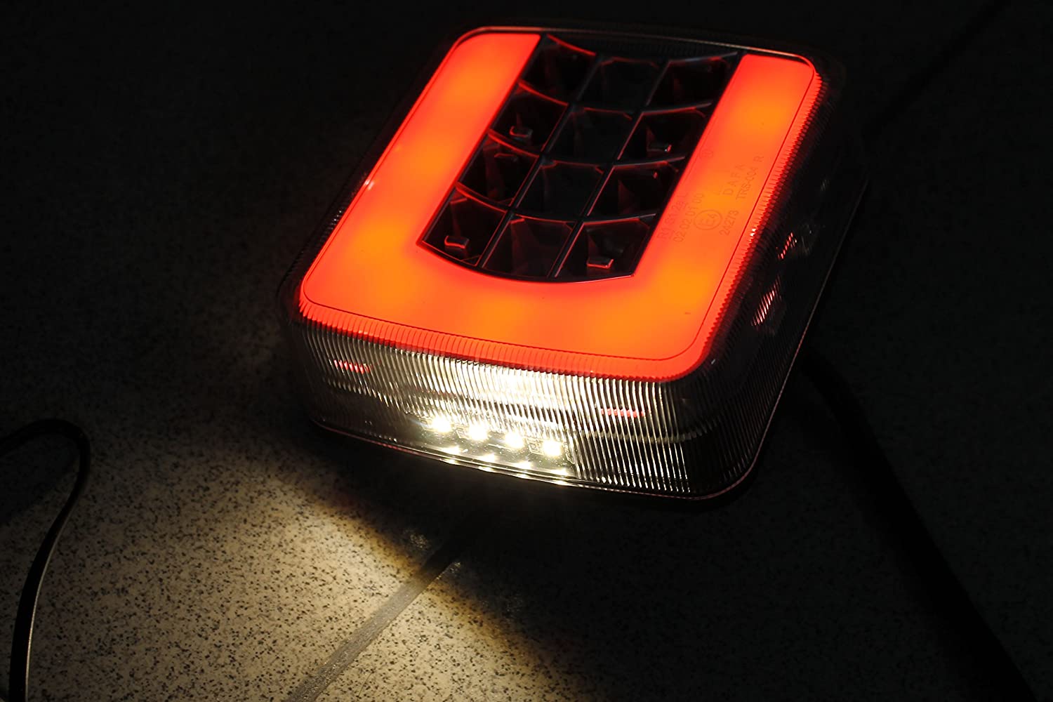 Комплект Стопове Задни Свeтлини С Крушка 12v Подходящи За Бус Камион Ремарке Караванa Платформа Със Сертификат E4