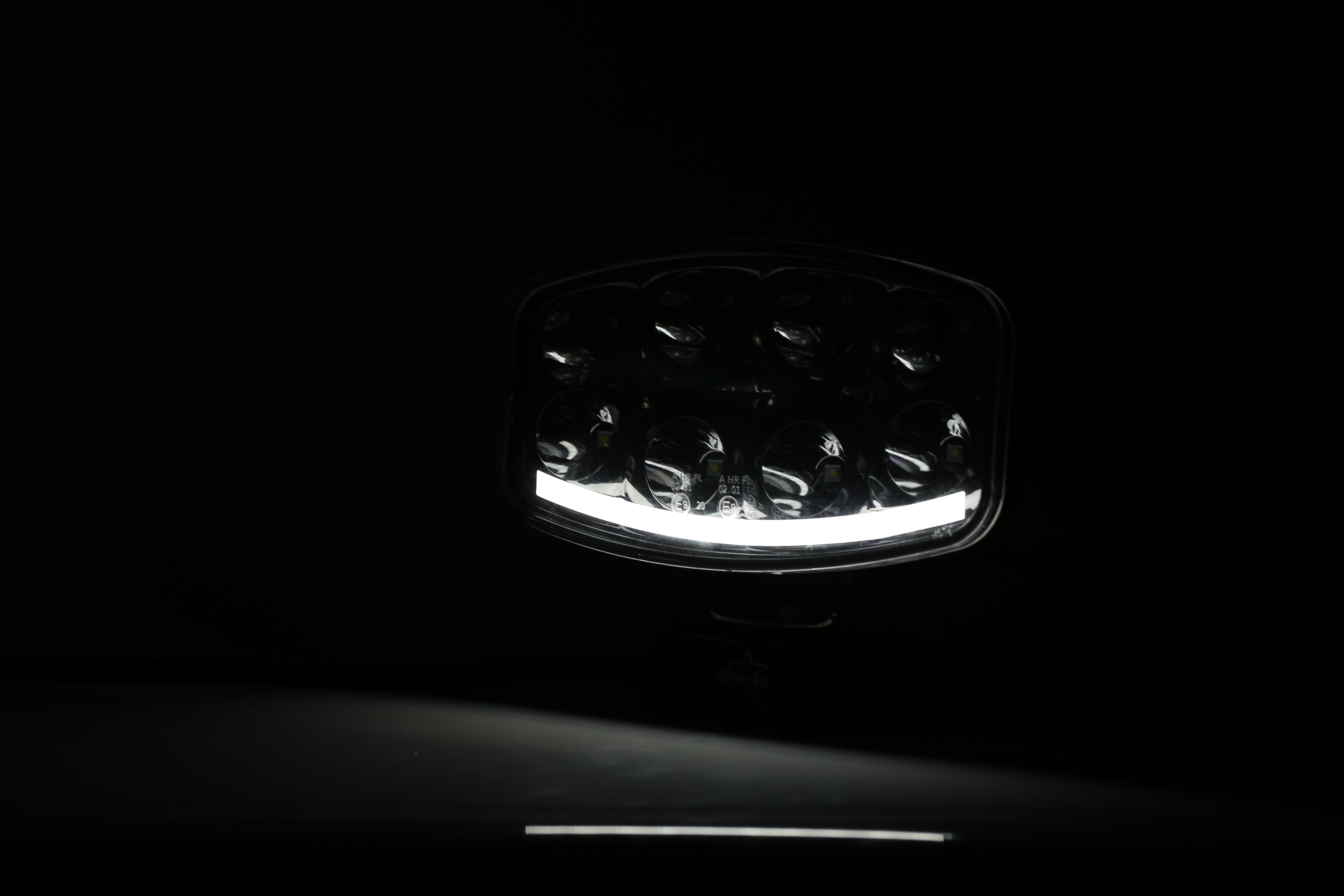 Нов мощен 64W LED ЛЕД Фар Халоген Лампа с Три Функции Неон Neon Ефект 12V - 24V Бяла светлина 6500LM
