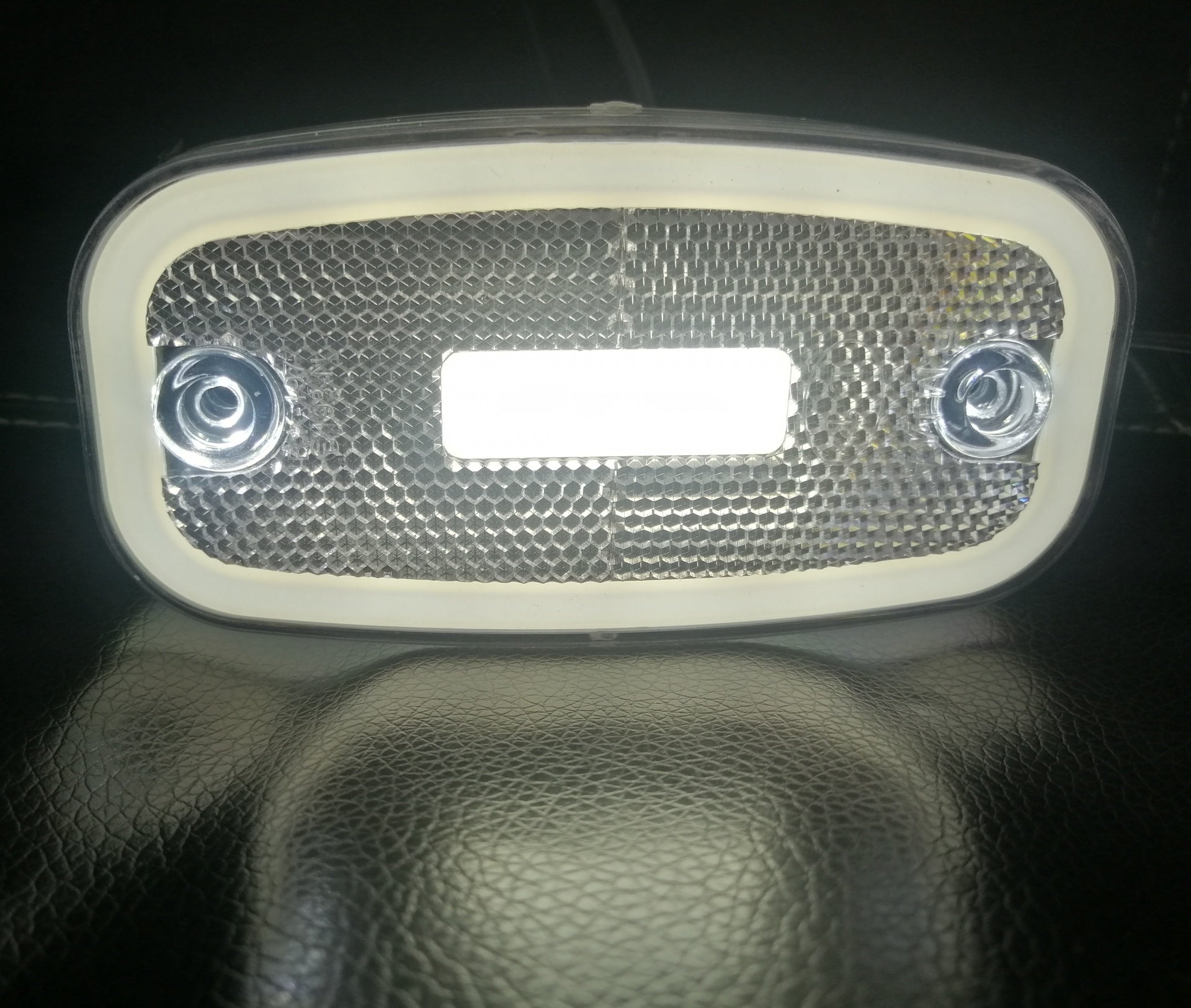 LED Бял Светодиоден Габарит Маткер Токос Неон Ефект, 122mm x 63mm , с Три Функции 12V-24V