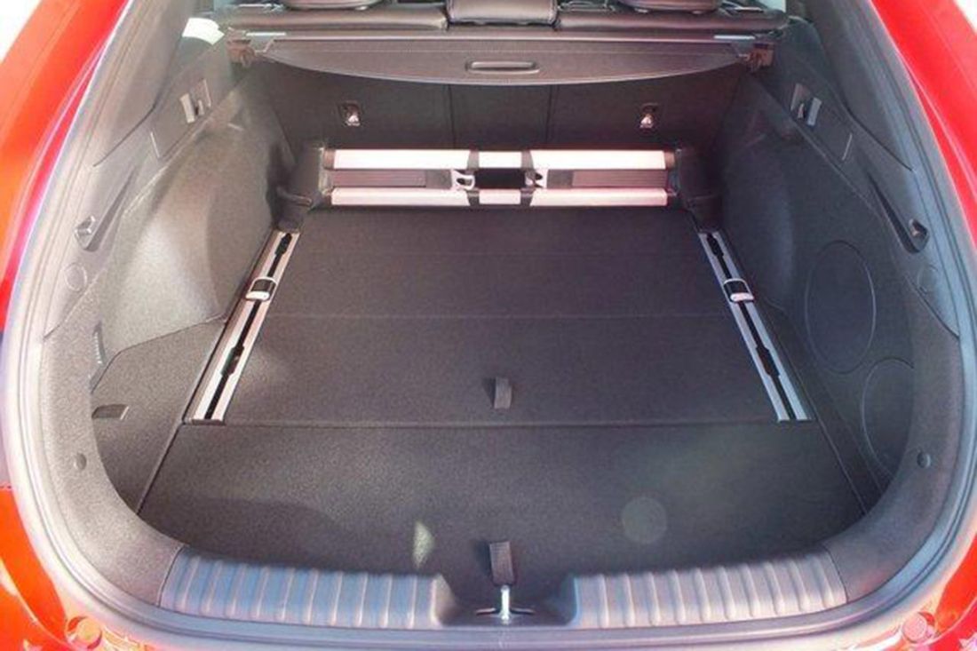 Гумирана стелка за багажник за Kia ProCeed Shooting Brake (2018+) incl. models with rails, right wing removable for additional loudspeakers (shorter wing)