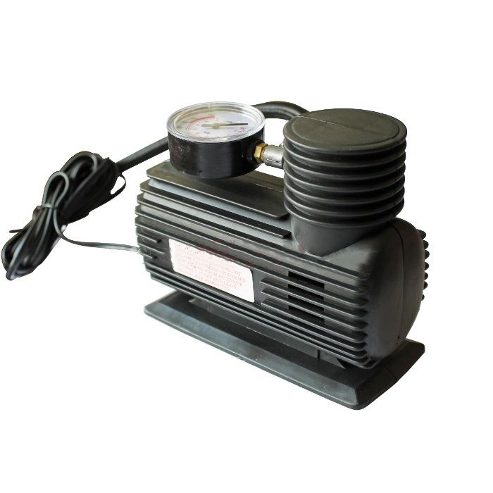 Компресор за гуми с манометър, 12V с букса за запалка