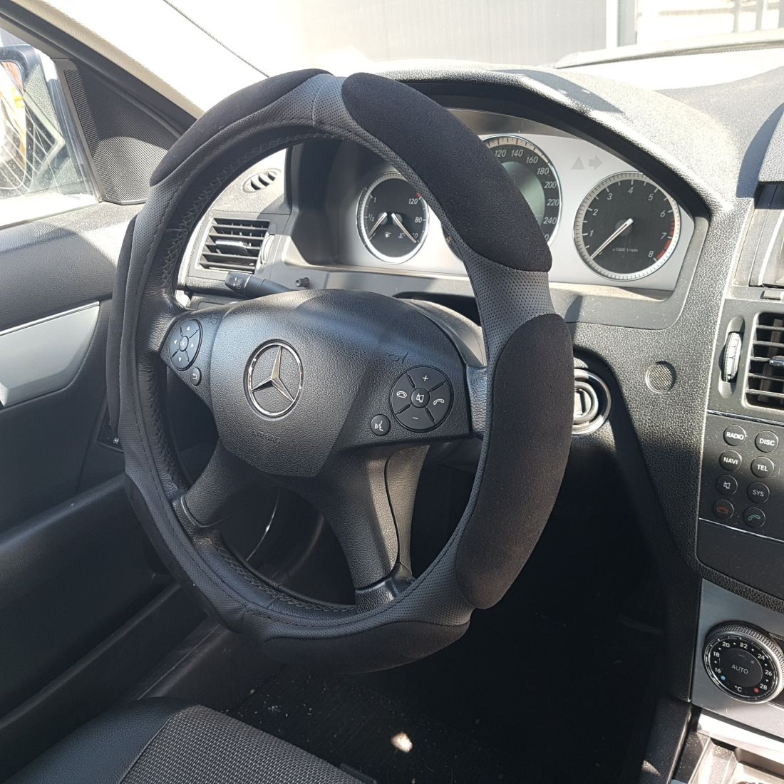 Калъф за волан от еко кожа 38см - Race - черен цвят