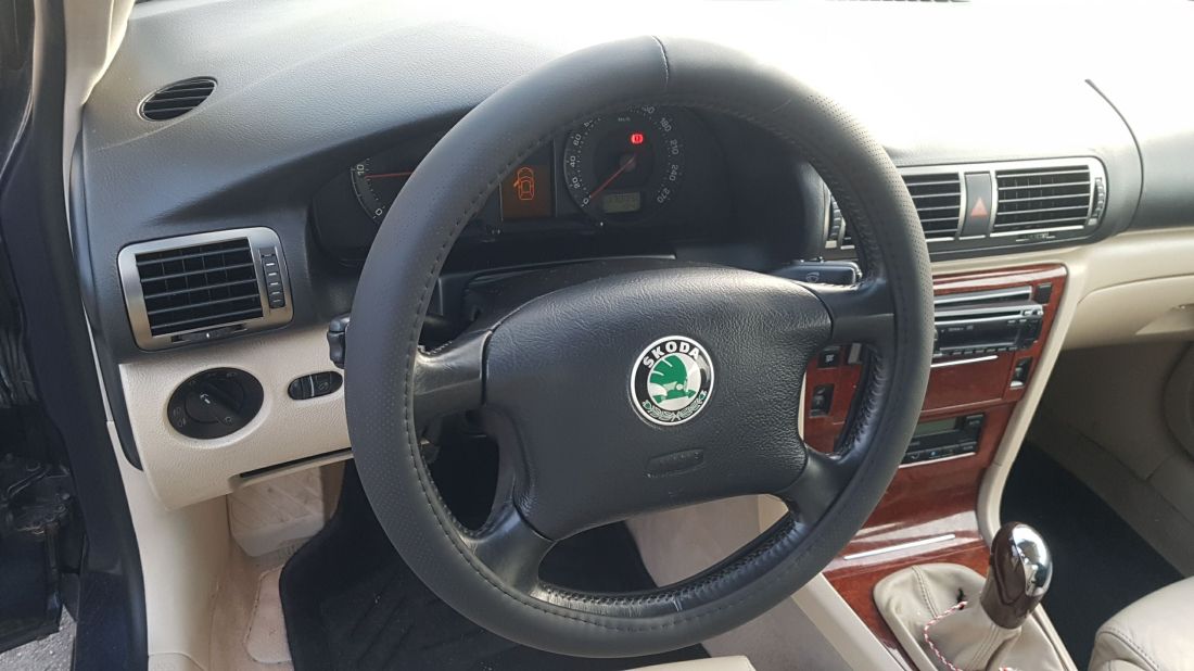 Калъф за волан от еко кожа 38см - Perforated - черен цвят