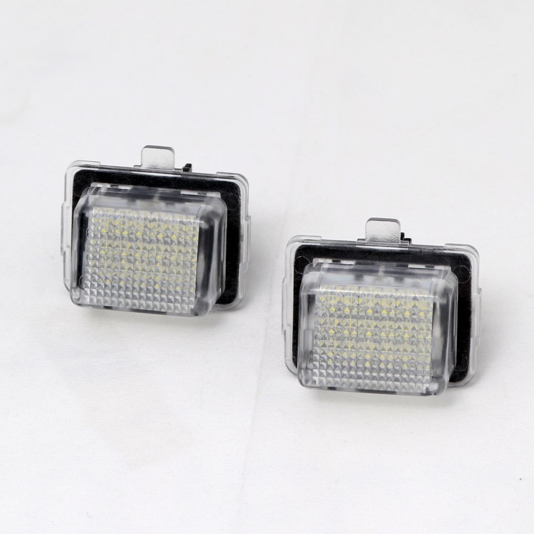 Плафони за задния номер за Mercedes W204 / W212 / C207 / W221 - с Т10 букса, 46x33 mm