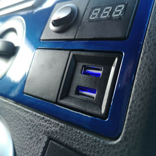 Двойно USB Зарядно за Вграждане за Volkswagen Фолксваген VW Transporter Транспортер Caravelle Каравел Т5 2003 - 2009