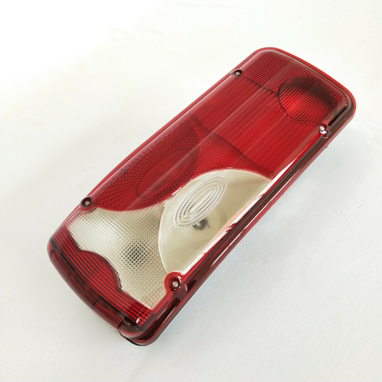 Комплект от 2 броя Универсални Стопове С Букса с 6 пина и крушки Задни светлини 12V -24V Подходящи за Ремарке Караванa Бус Тир Камион Daf Даф Scania Скания Volvo Волво Mercedes Мерцедес Man Ман