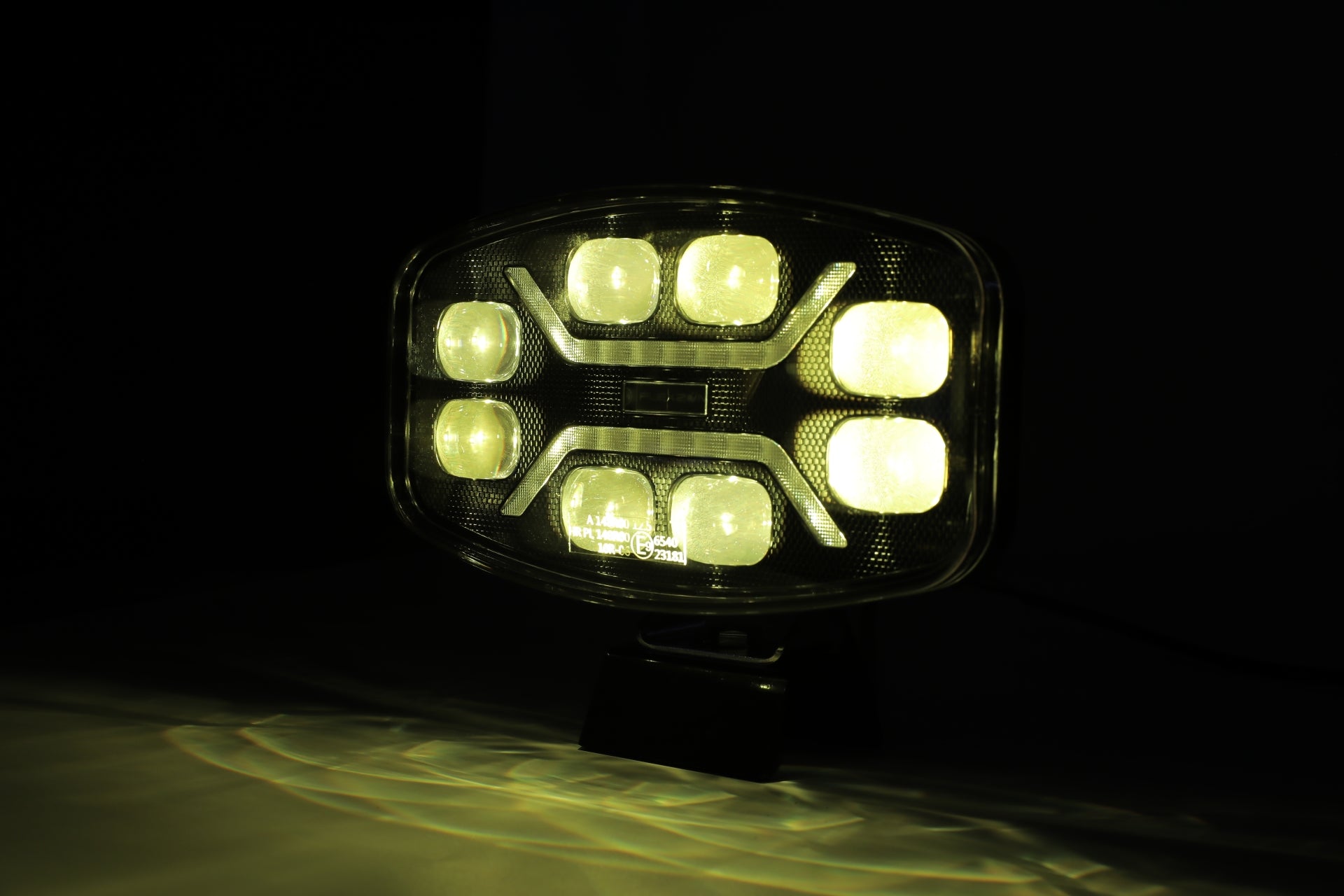 LED Халоген Фар DRL бяла/жълта светлина - 12-24V за джип, камион, агротехника и др.