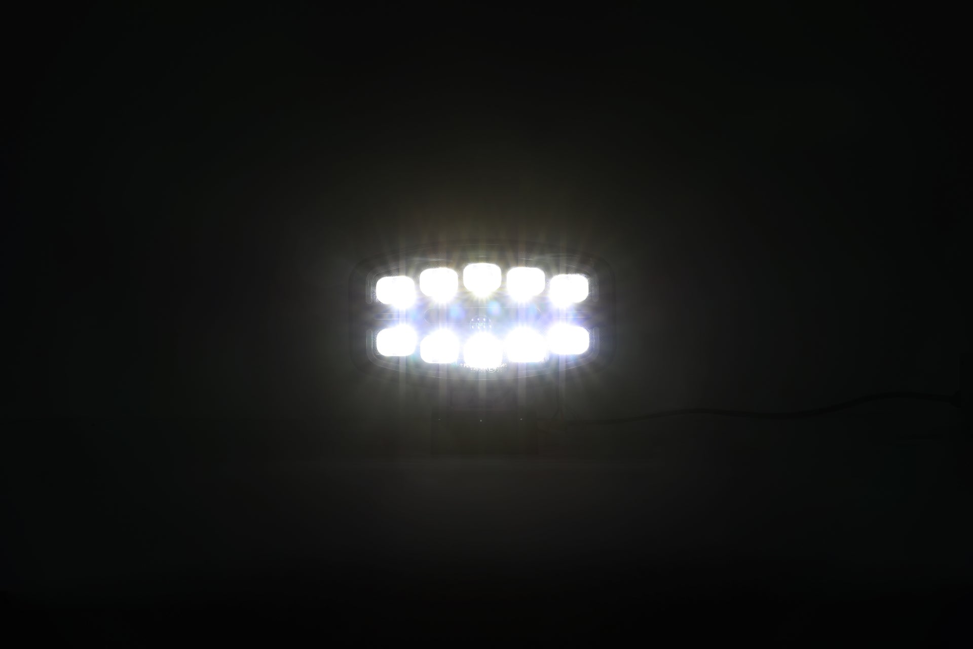 Универсален Високомощен LED ЛЕД 55W диоден фар халоген лампа 12V - 24V с DRL светлина бяло-жълто за АТВ джип камион трактор земеделски и селскостопански машини и др.
