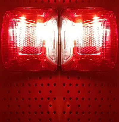 Комплект от 2 броя Плафон за регистрационен номер с крушка червен 12-24V за камион, ремарке, каравана, бус, трактор и др.