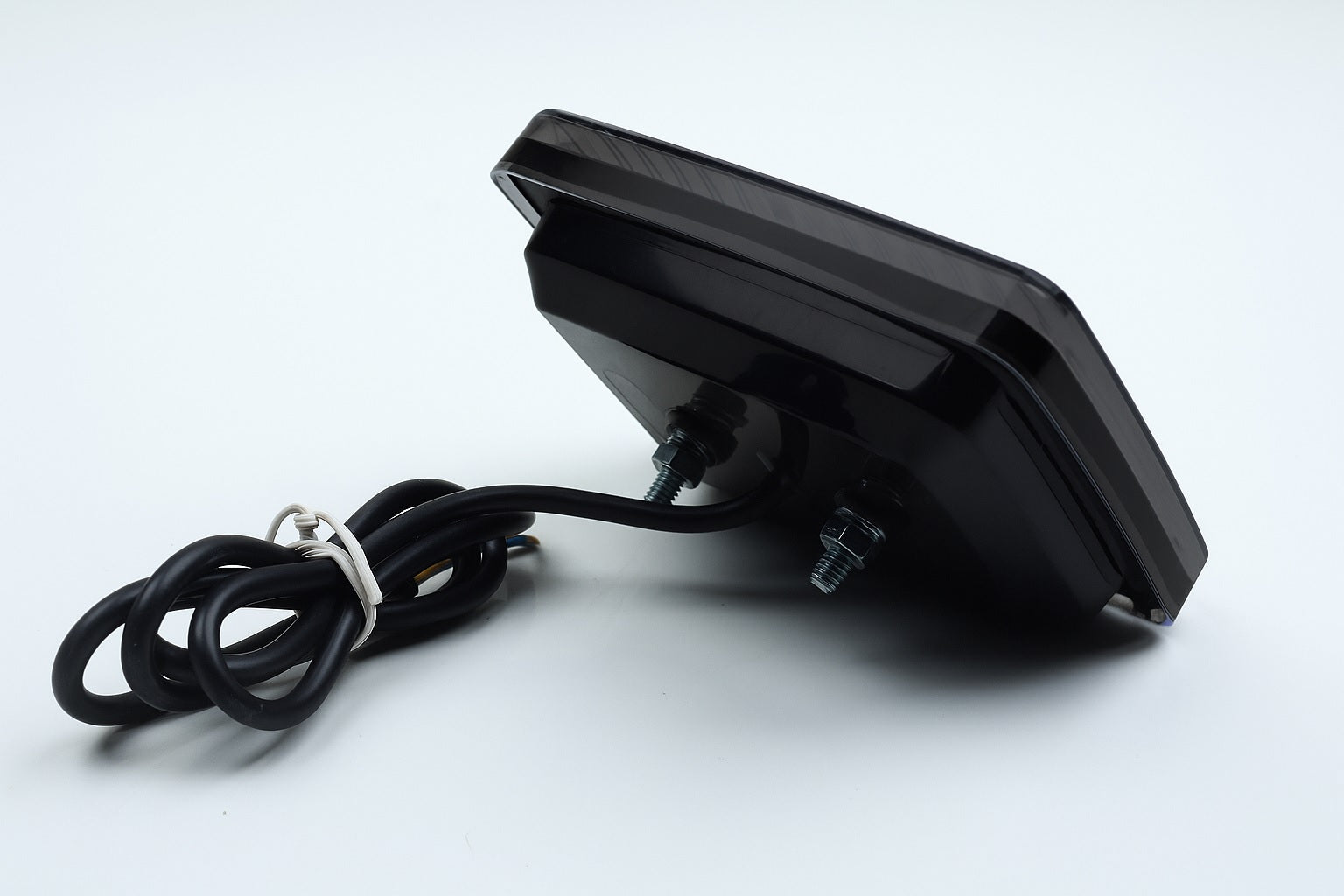 LED бяла задна светлина – габарит с 70 LED диода, 12–24V, опушен