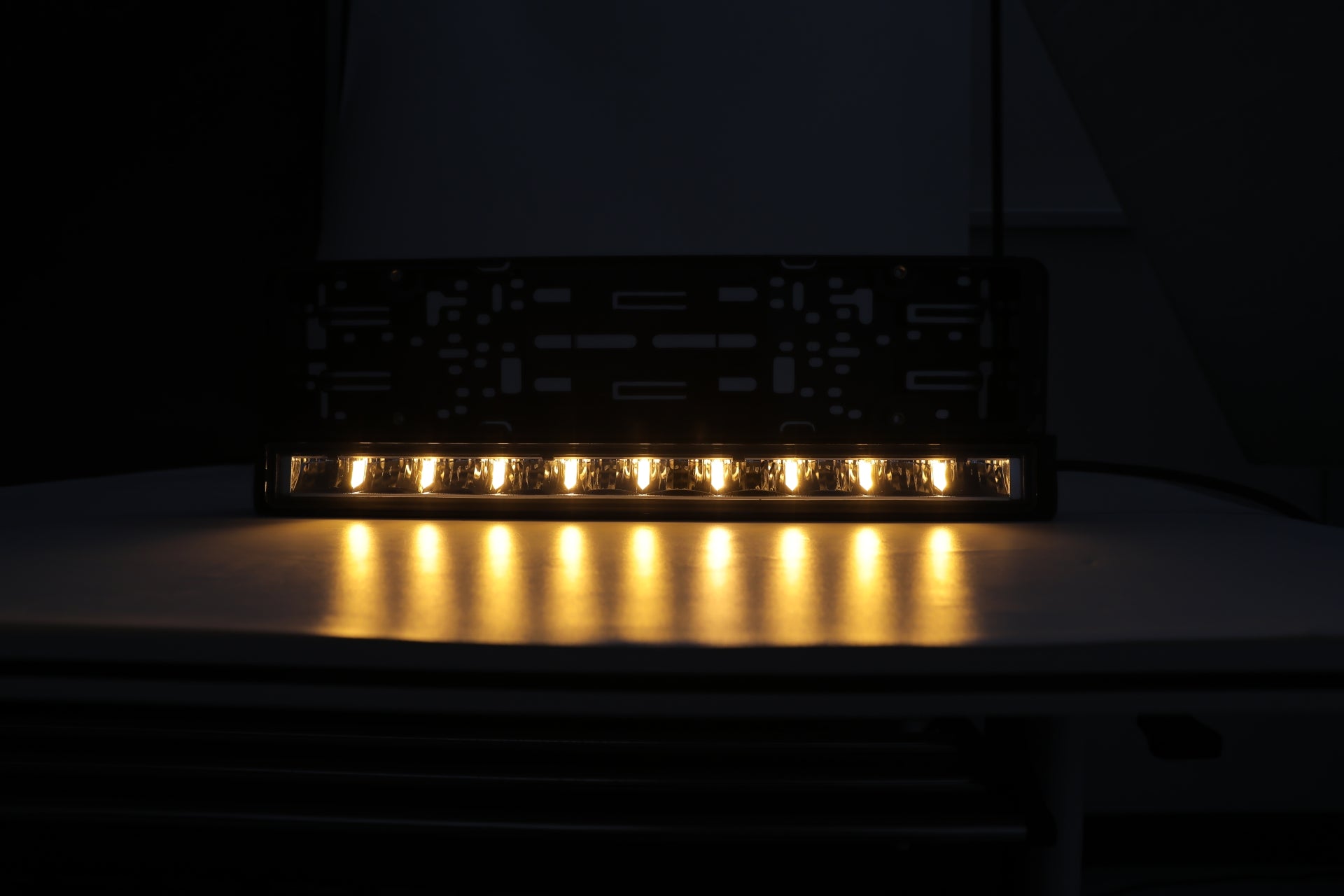 Рамка за Номер с Вграден LED Бар 20 51cm 12v 24v Бяла и Оранжева Дневна DRL Габаритна Светлина