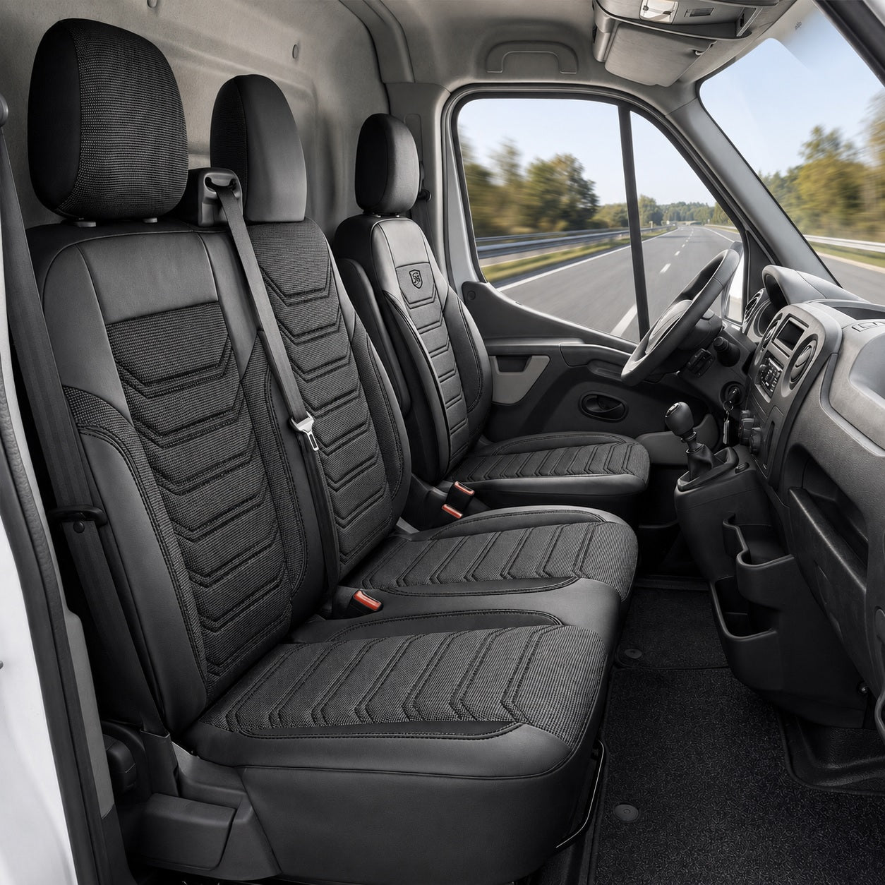 Комплект луксозна тапицерия PANDA за RENAULT MASTER IV 2024- / NISSAN INTERSTAR 2024-, Еко кожа и текстил, Черно/Сиво