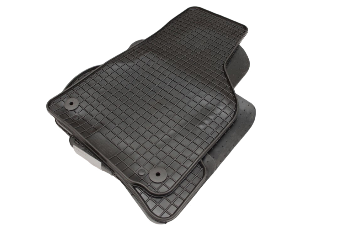 Гумени стелки за Vw Golf 5 / Golf 6 / Jetta (2005-2011)