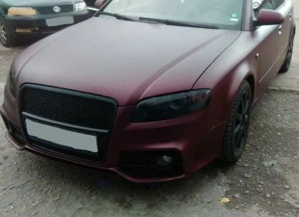 ПРЕДНА БРОНЯ ЗА AUDI A4 B7 8E (2004-2008) - S-LINE DESIGN С ЧЕРНА РЕШЕТКА С ОТВОРИ ЗА ПАРКТРОНИК
