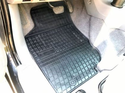 Гумени стелки Frogum за Toyota Hilux (2005+) – пасване по модел