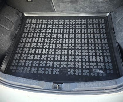 Гумена стелка за багажник Rezaw-Plast за Toyota Auris 2013+ хечбек – без Comfort пакет, Hybrid