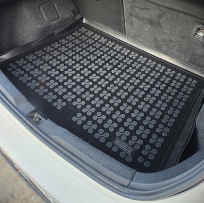 Гумена стелка за багажник Rezaw-Plast за Toyota Auris 2013+ хечбек – без Comfort пакет, Hybrid