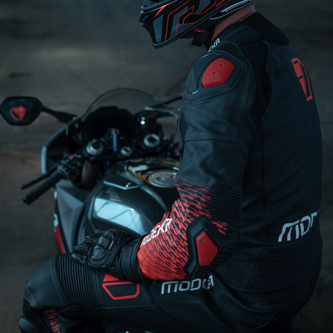 КОЖЕНО МОТО ЯКЕ MODEKA YRON BLACK/RED