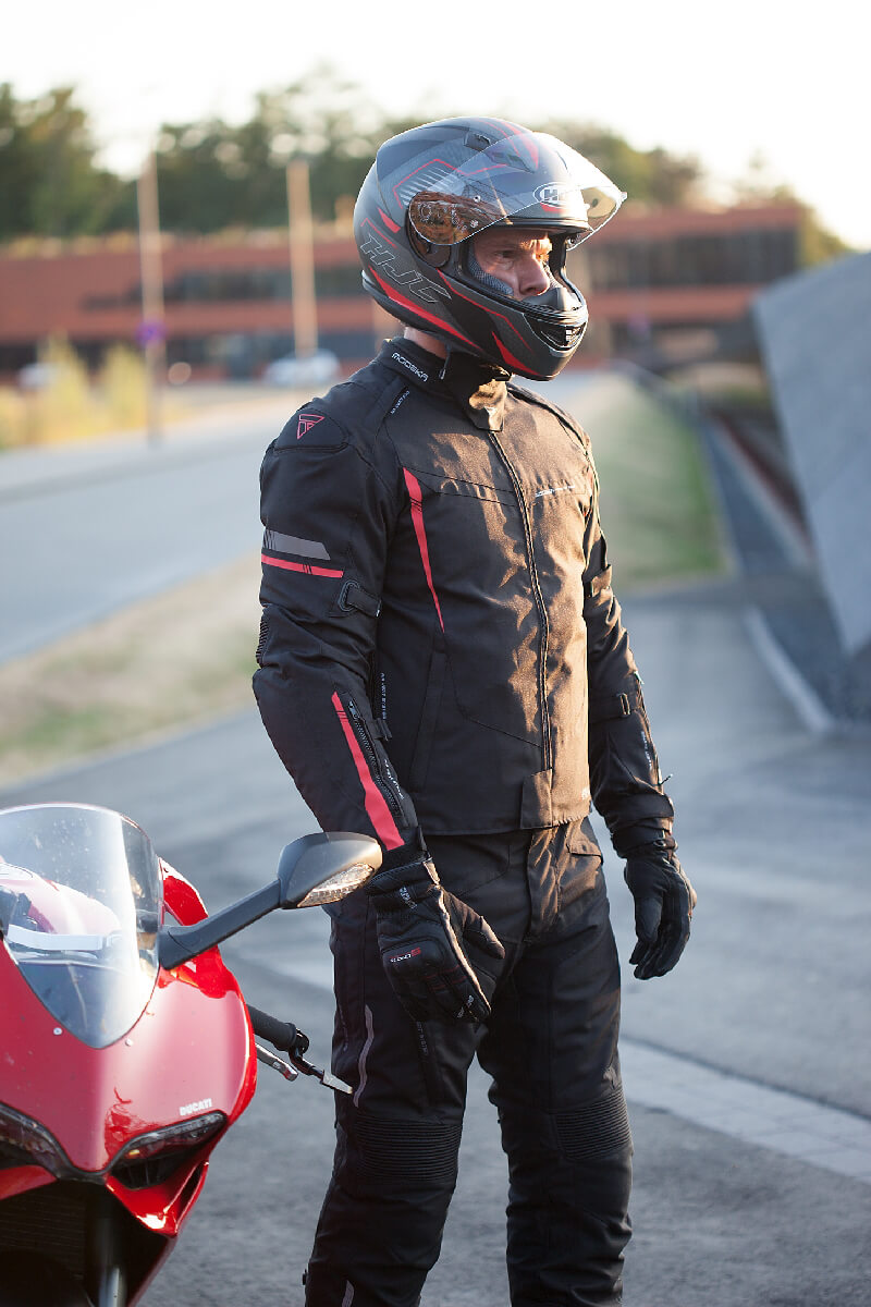 ЯКЕ MODEKA AENERGY BLACK/RED