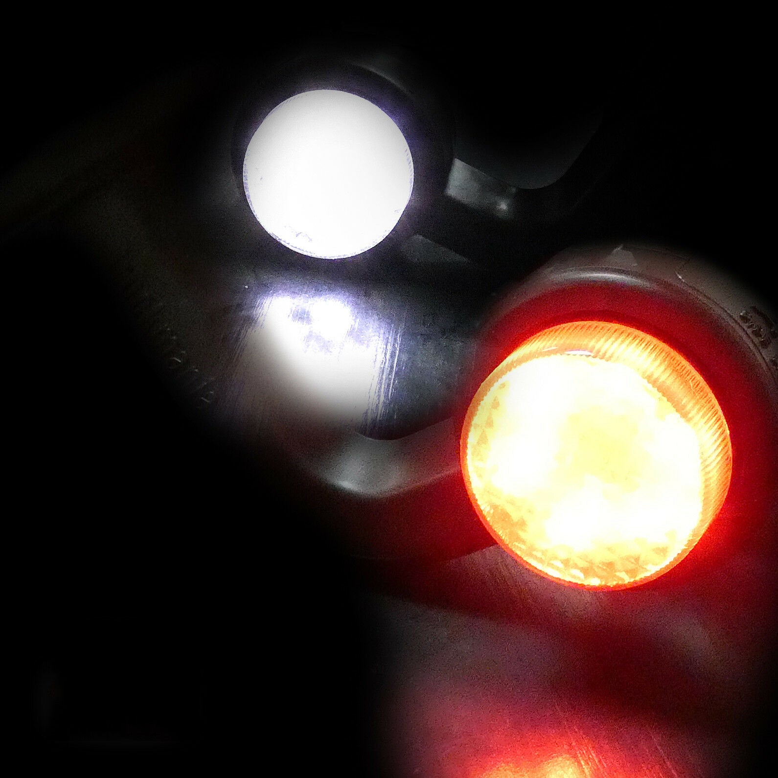 2 Броя LED Диодни Странични Рогчета Маркери Габарити Светлини За Камион Тир Ремарке Платформа 12V 24V - бяло-червено