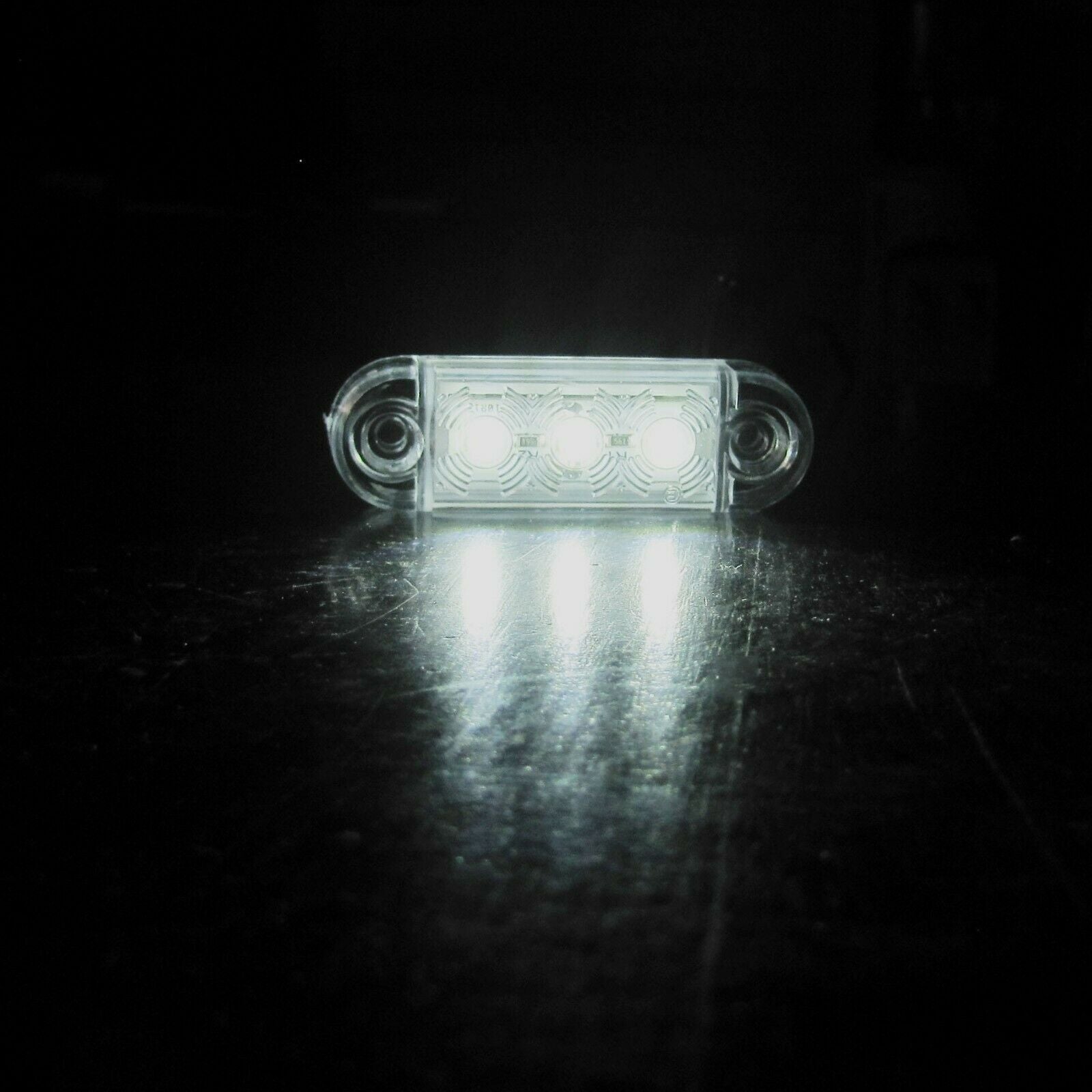 12V-24V - 3 LED преден маркер токос габарит - за бус платформа камион ремарке автобус - 65 мм х 10 мм - бял