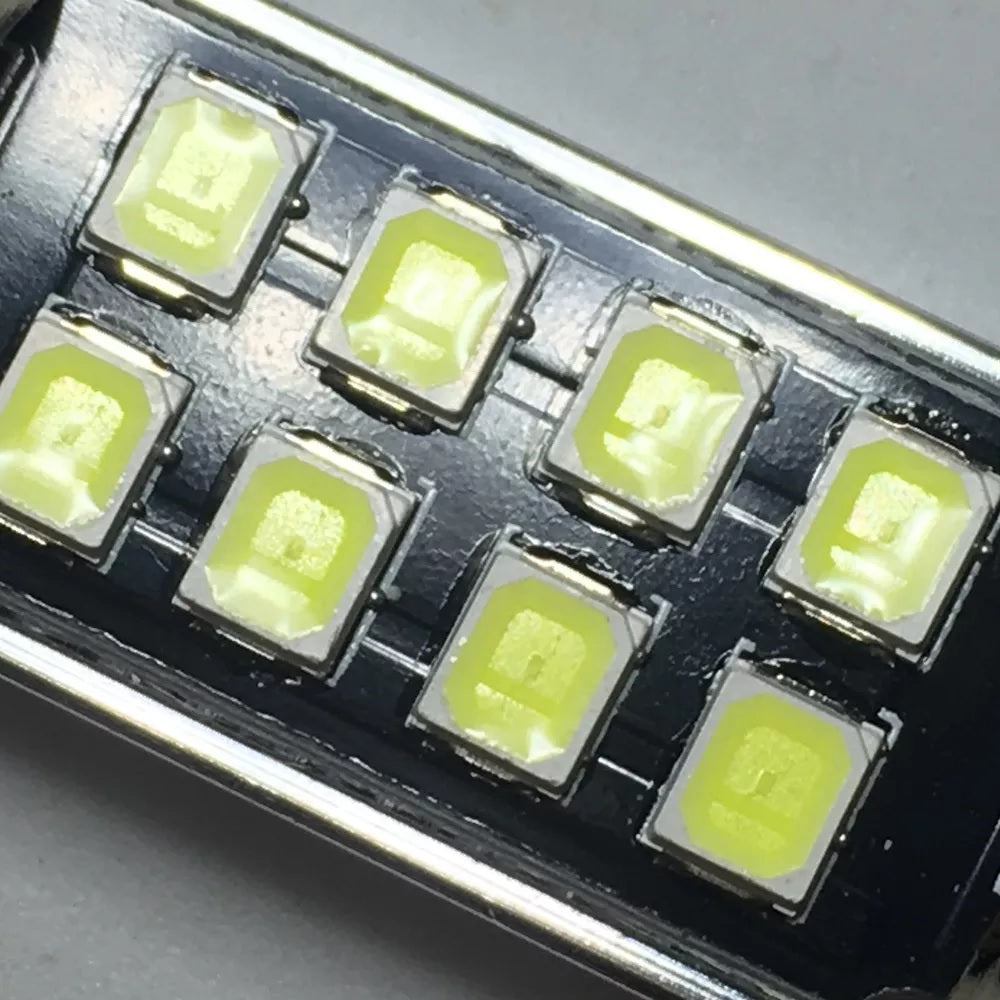 Комплект от 2 броя LED Лед Диодни Крушки 8 SMD 31мм 12V Бяла Светлина в блистер