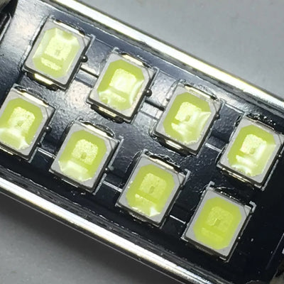 Комплект от 2 броя LED Лед Диодни Крушки 8 SMD 31мм 12V Бяла Светлина в блистер