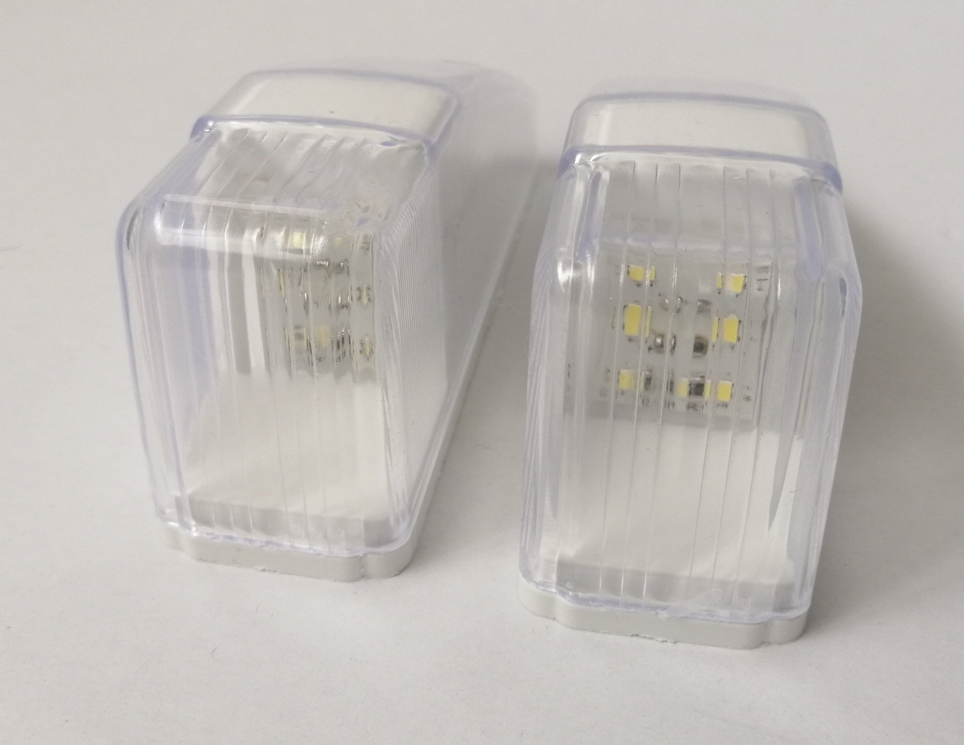 ЛЕД LED Светодиоден бял габарит за кабина на камион 12V - 24V за таван 14 х 4 х 6 cm
